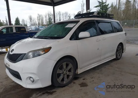 2011 Toyota Sienna Sport z USA, uszkodzony, nr VIN 5TDXK3DC0BS060424
